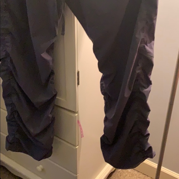 UA grey Pull on jogging pants. - Picture 5 of 5